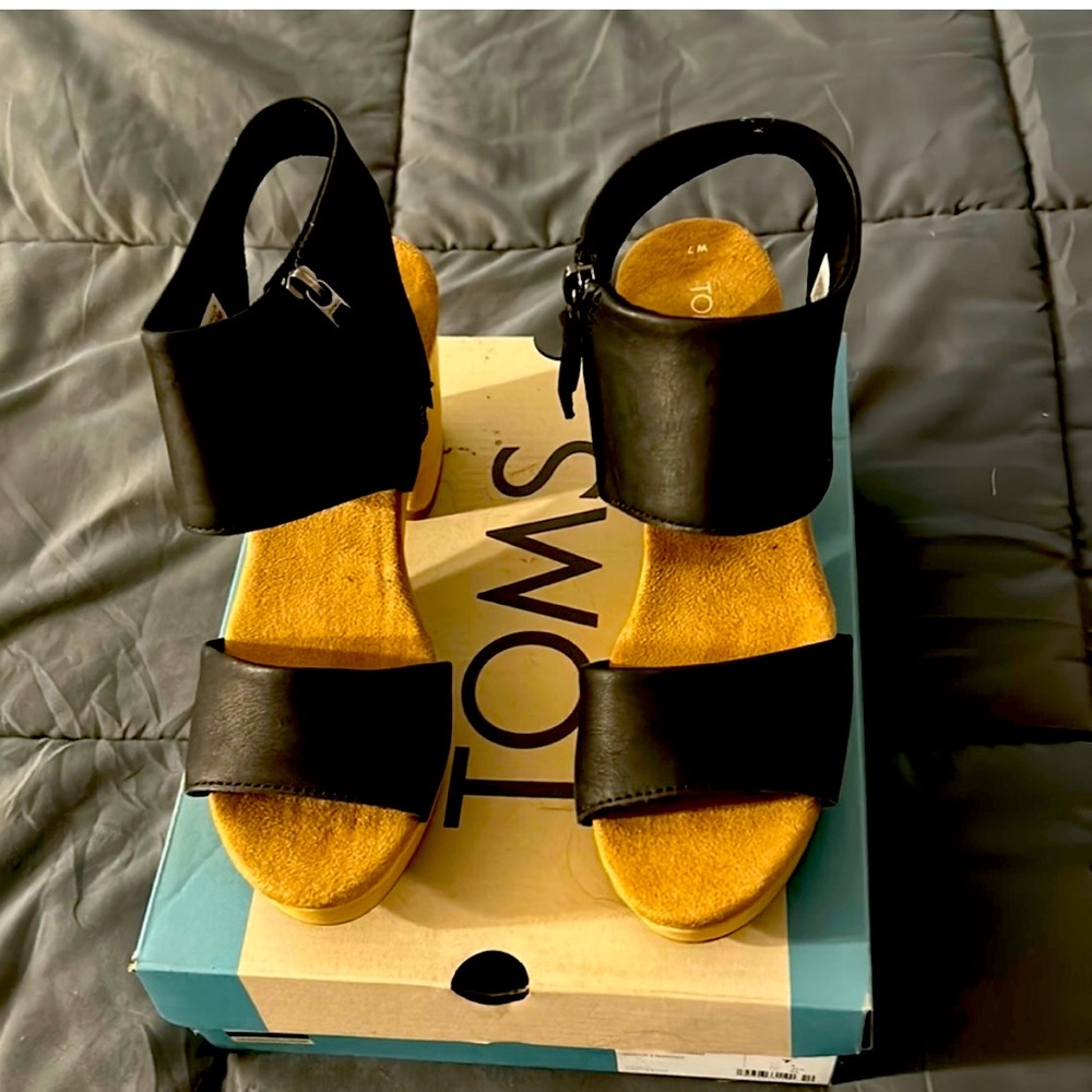 TOMS Majorca sandal. Size 7.